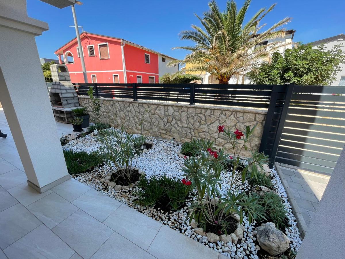 Apartmenthouse Ines Vir Exterior photo